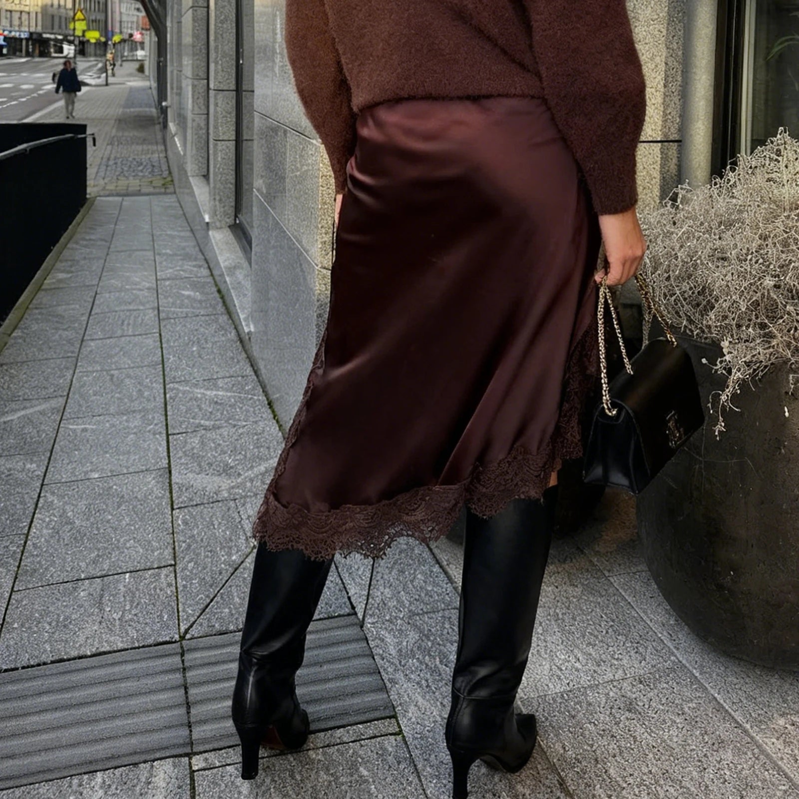 Xingqing y2k Women Skirt Elegant Clothes Solid Color Elastic Waist Lace Patchwork Irregular Hem Side Slit Midi Skirts Clubwear